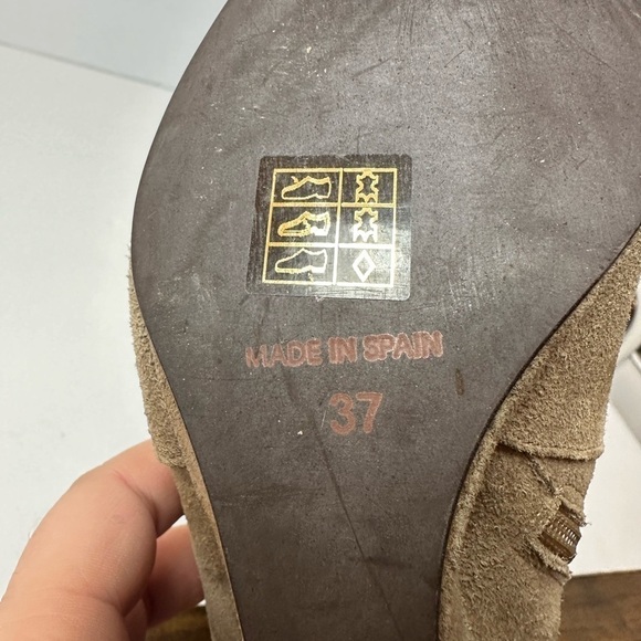 Charles David Women’s Taupe Suede Wedges Size 37 (6.5) - Picture 8 of 12